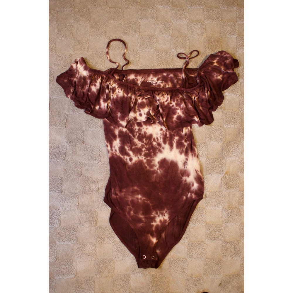 American Eagle Tie Dye Ruffle Off Shoulder Bodysuit Burgundy White Size Small - Picture 2 of 3